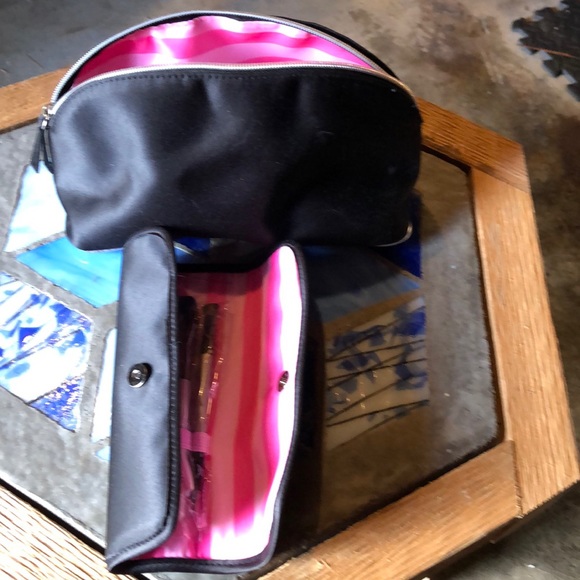 Victoria’s Secret Makeup purse - Picture 5 of 6
